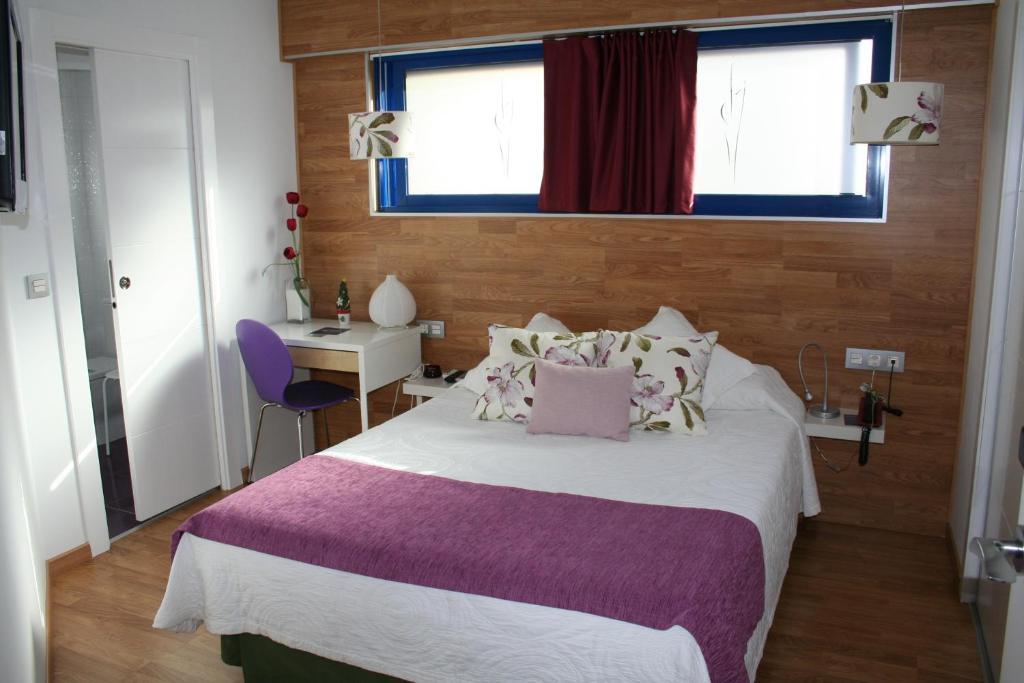 Hotel Fetiche Alojamiento Con Encanto Benidorm Oda fotoğraf